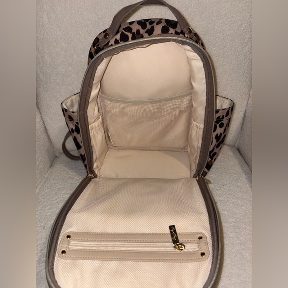 Leopard Itzy Ritzy diaper bag - Picture 2 of 7
